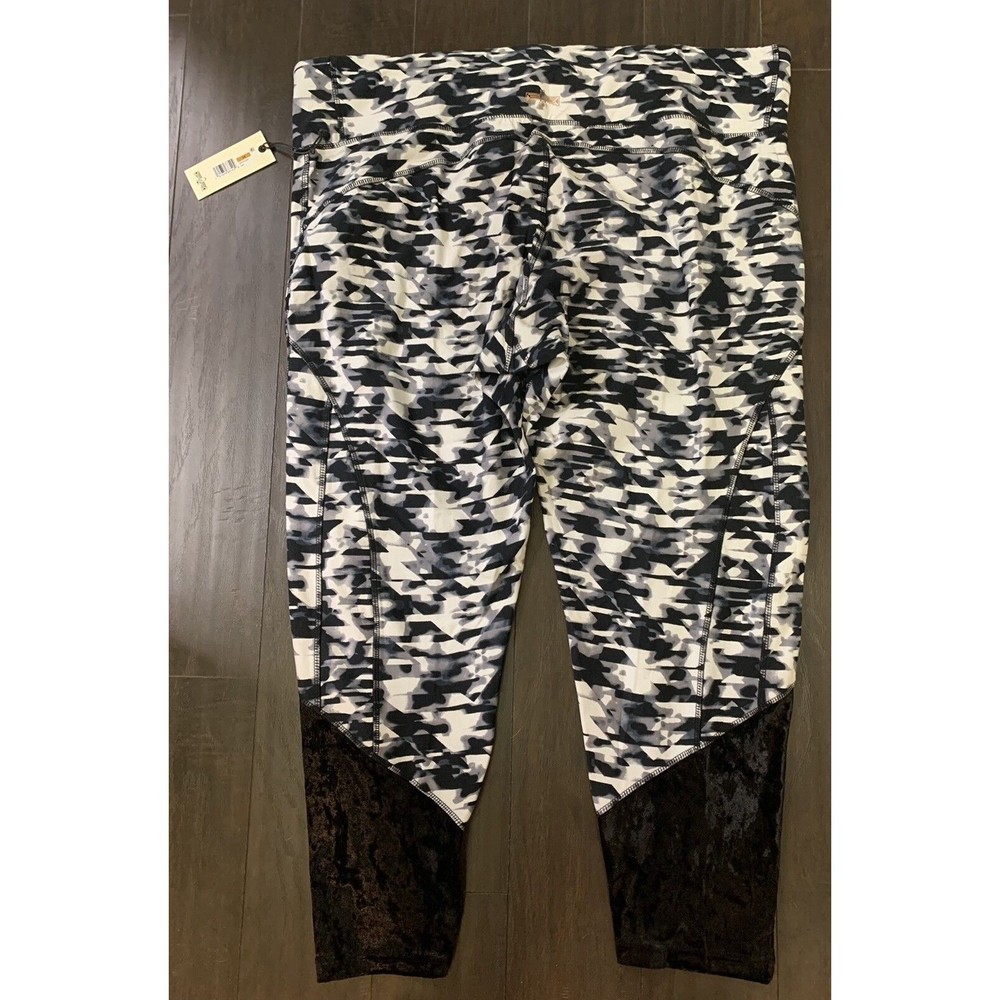 NEW WARRIOR DANICA PATRICK 3X Black White Workout Yoga Leggings NWT - Picture 2 of 9